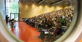 Vorlesungssaal mit Studierenden