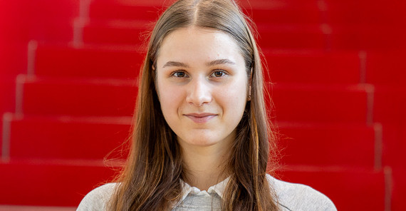 Die 18-Jährige Anna Maria Weiß hat einen Planeten außerhalb unseres Sonnensystems entdeckt. Die 18-Jährige Anna Maria Weiß