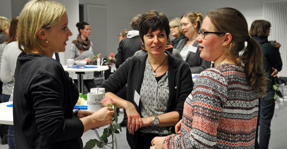 Bei einem Netzwerktreffen des Programms Mentoring für Frauen (Foto: Career Service)