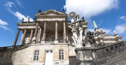 The campus Am Neuen Palais, which is in the immediate proximity of the Park of Sanssouci, is home to the Faculty of Arts.