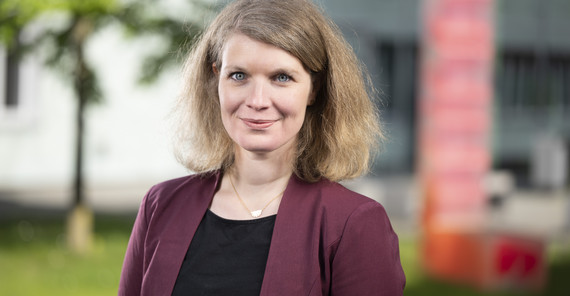 Auf dem Bild ist Sandra Woehlecke zu sehen.