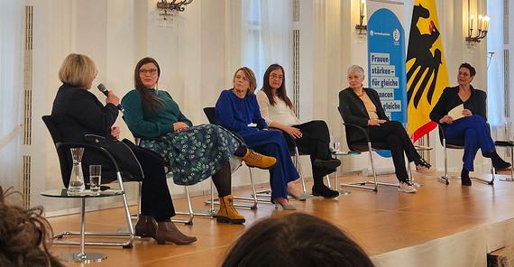 Im Mittelpunkt der Diskussionen im Schloss Bellevue standen die bereits erzielten Fortschritte in der Gleichstellung, aber ebenso die noch bestehenden Ungleichheiten.